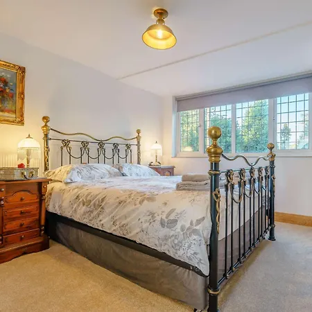 3 Bed In 85761